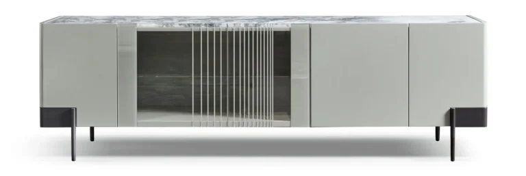 Cantori Valley Sideboard mit hellgrauen Fronten, gestreiftem Glaseinsatz und dunklen Metallfüßen