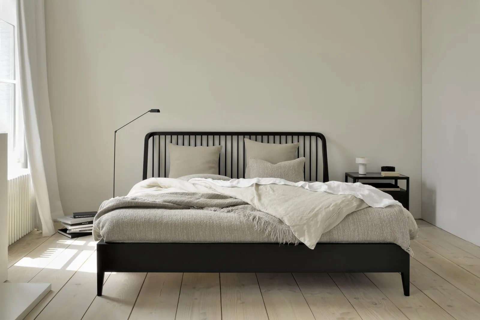 Ethnicraft - Bett Spindle – Bild 4