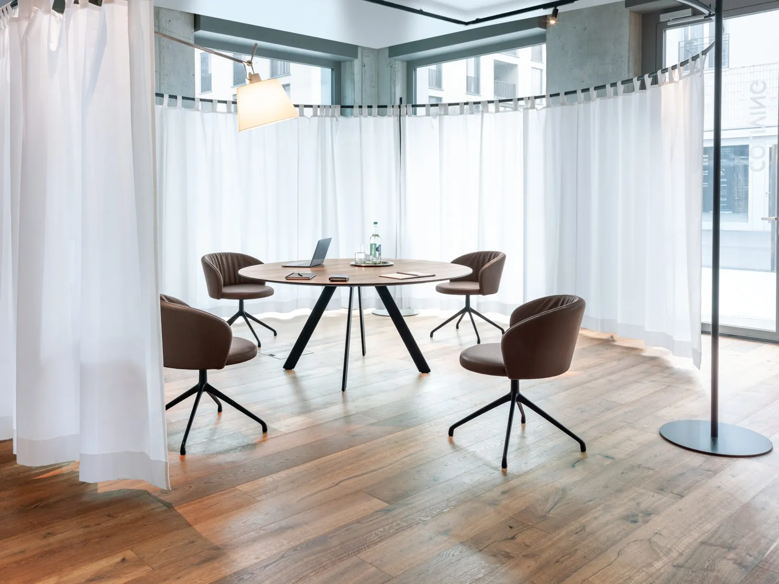 Girsberger – Tisch Barra für Büro und Besprechung – Bild 9