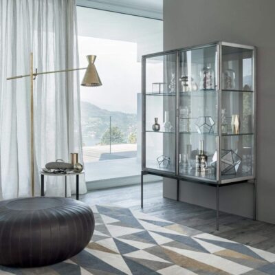 Glasvitrine Galerist in einem modernen Wohnraum