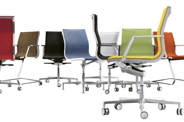 Luxy Nulit Bürodrehstühle mit unterschiedlichen Rückenfarben