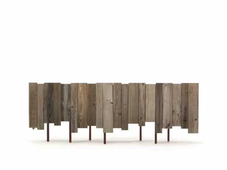 Holzkommode mit abwechslungsreich gestalteter Front