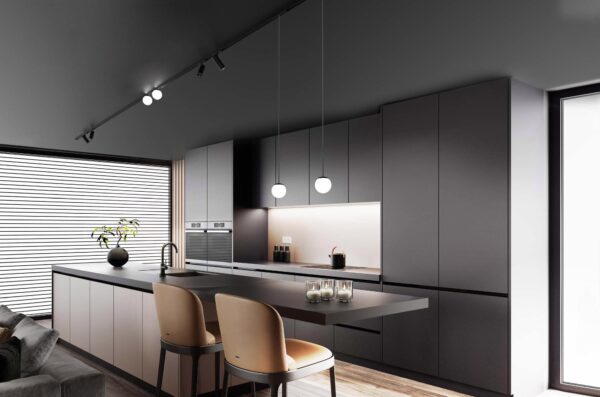 Molto Luce Magnetics: Deckenschiene mit Strahlern und Kugelleuchten sowie zwei Kugelpendeln über einer grauen Kücheninsel