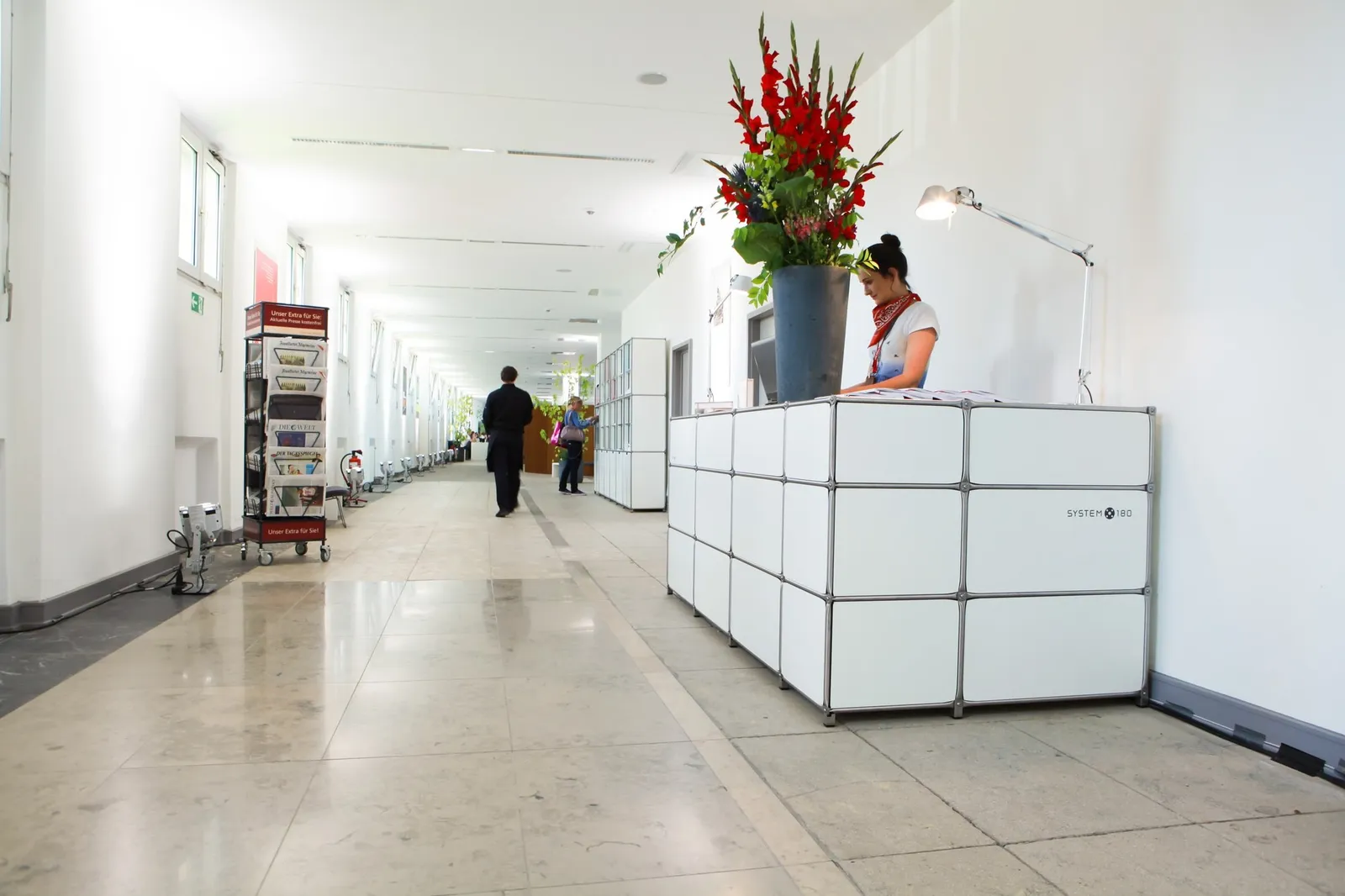 System 180 - Empfangstheke – Bild 6