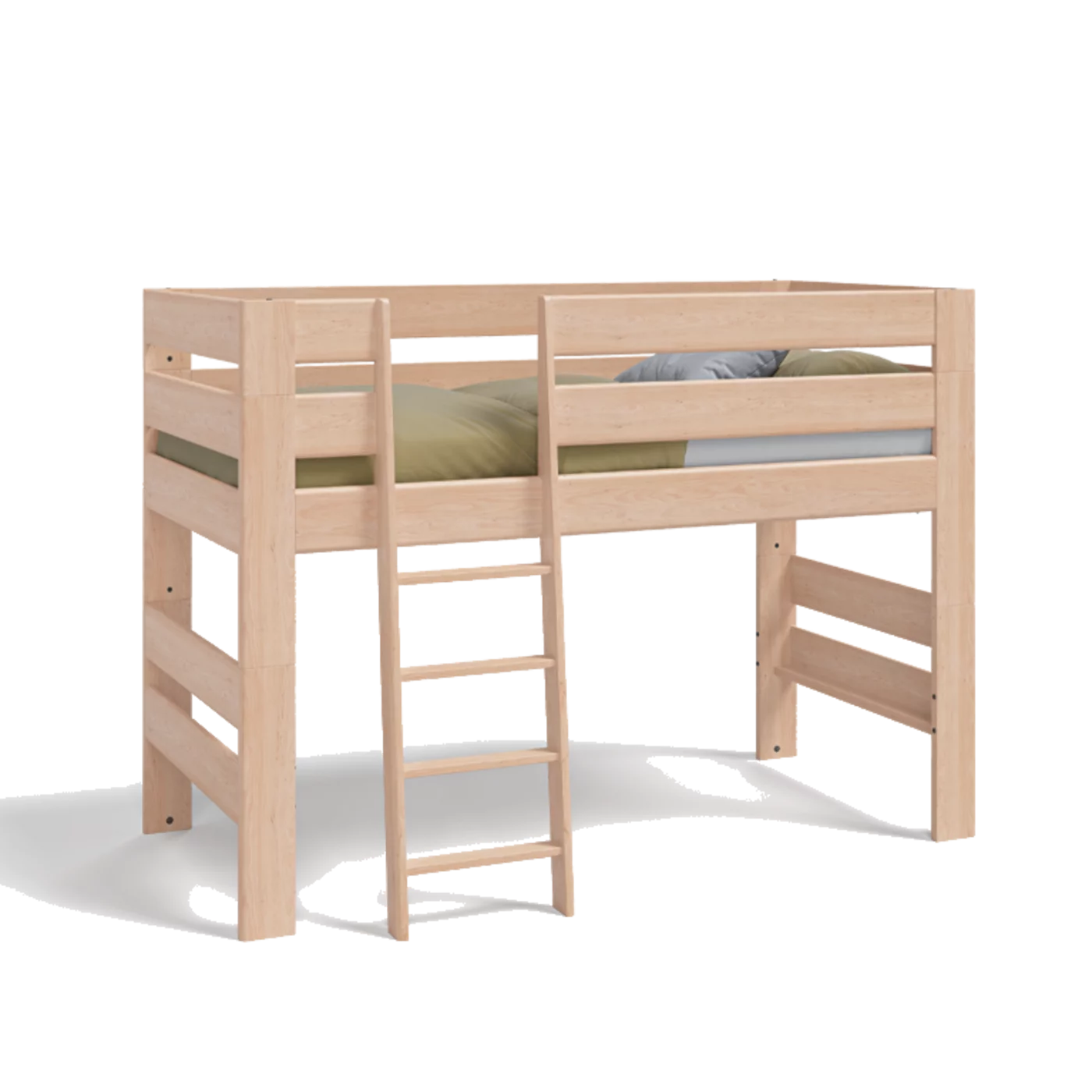 TEAM 7 kids Hochbett aus hellem Holz mit gerader Leiter und freiem Platz unter der Liegefläche