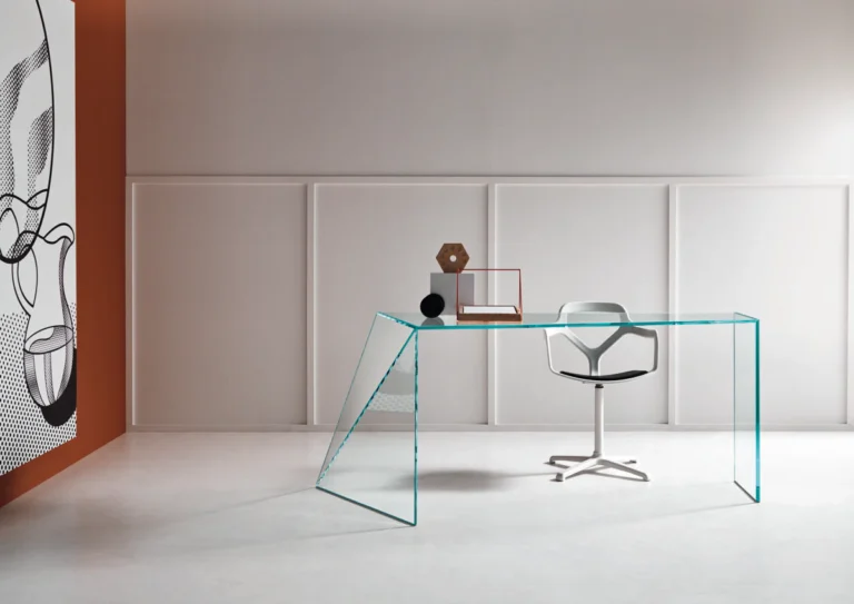 Tonelli Penrose Glasschreibtisch im Wohnraum