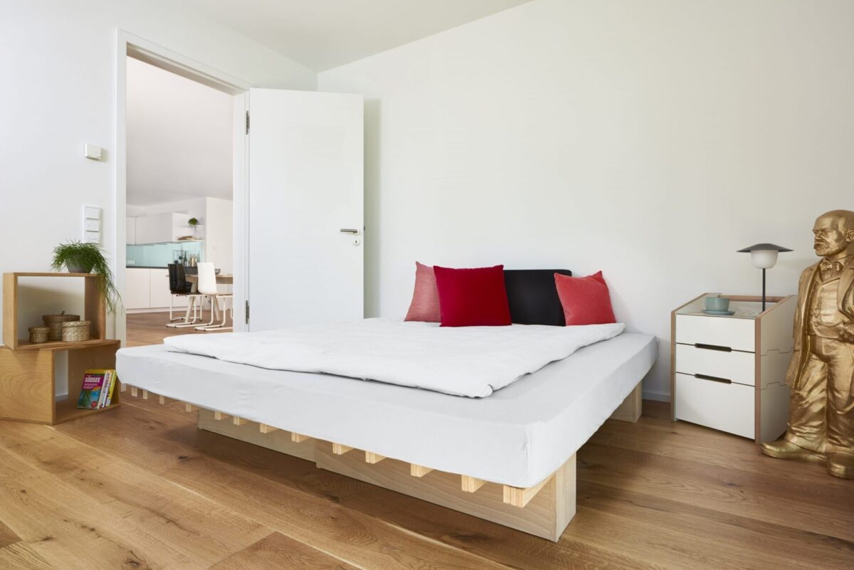 Tojo - Bett V – Bild 4
