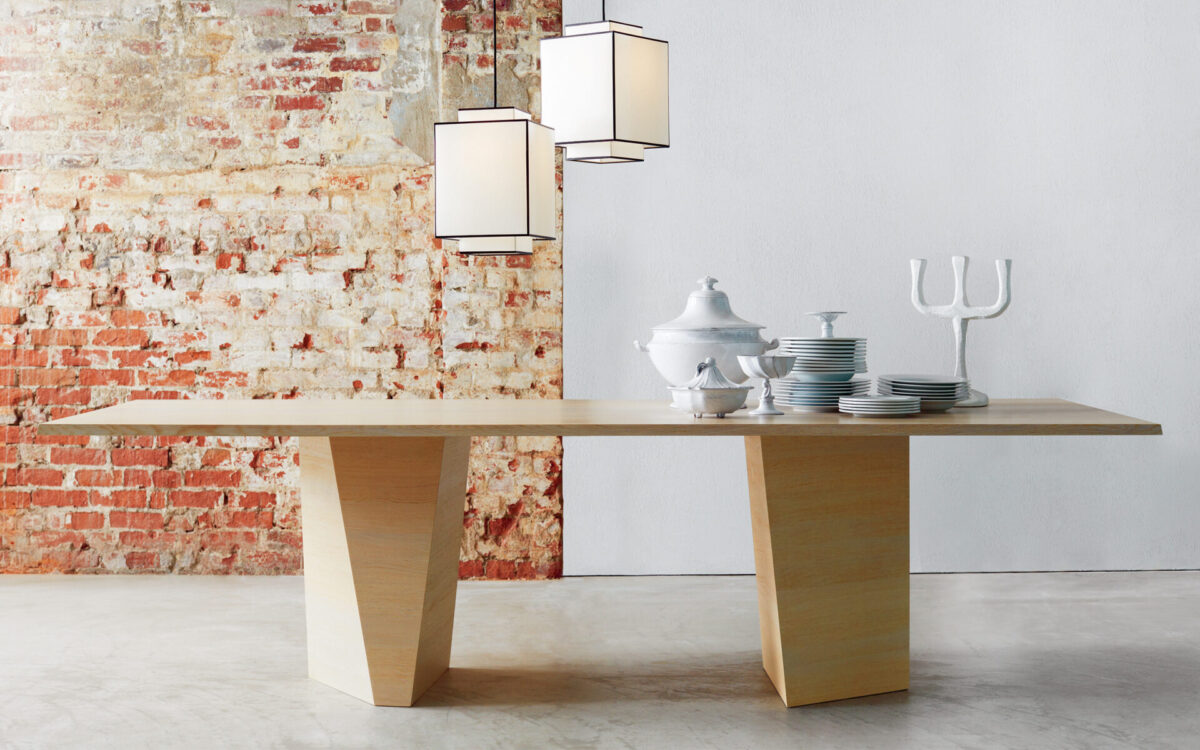More - Tisch Varan